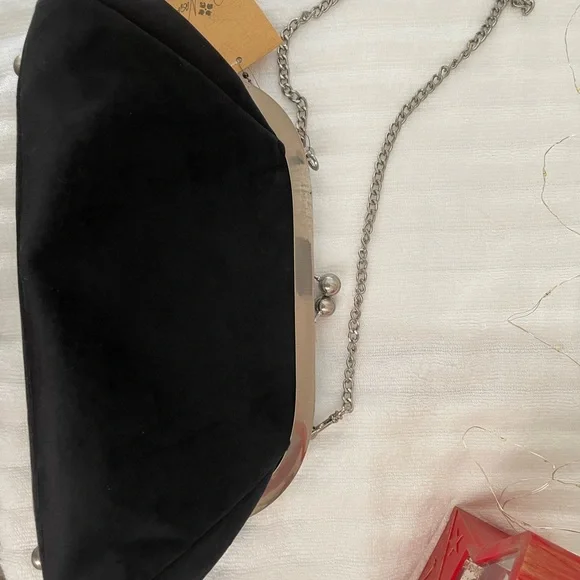 NWT Patricia Nash Mia frame in gorgeous Velvet black with quality chain strap! - Picture 3 of 6